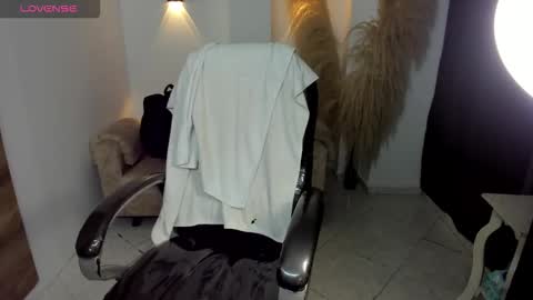 Snapshot of karlye_hot chatting on February 6, 3:00 am KARLYE online show from February 6, 3:00 am