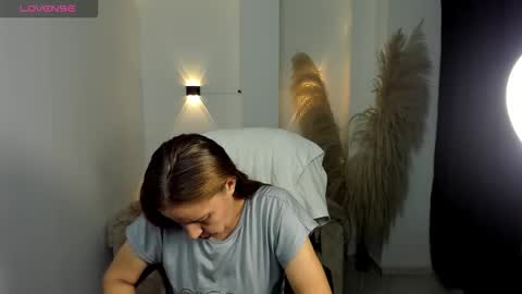 Snapshot of karlye_hot chatting on February 14, 3:25 am KARLYE online show from February 14, 3:25 am