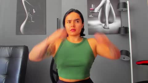 Snapshot of karlyjons_ chatting on May 15, 4:14 pm online show from May 15, 4:14 pm