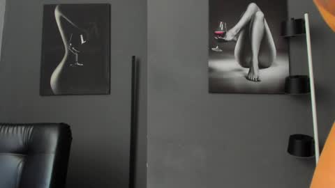 Snapshot of karlyjons_ chatting on May 25, 6:25 pm online show from May 25, 6:25 pm
