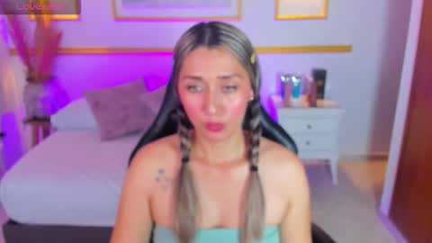 karlyy_ online show from November 4, 7:35 pm