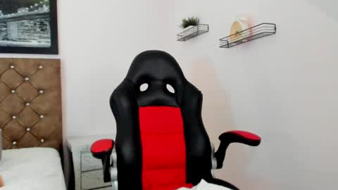 Snapshot of karol_deny chatting on May 27, 1:57 am Karol D online show from May 27, 1:57 am