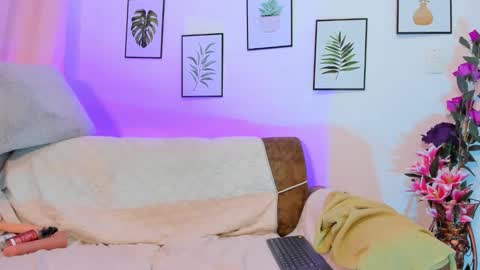 karol_w10 online show from November 11, 12:16 pm