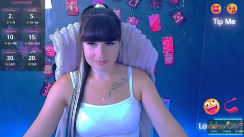 Snapshot of karolina_mia chatting on August 4, 5:54 am Caroline online show from August 4, 5:54 am