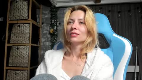 karoline121 online show from September 27, 3:11 am