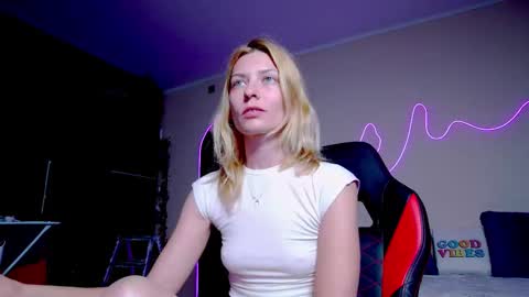 karoline121 online show from September 30, 8:03 pm