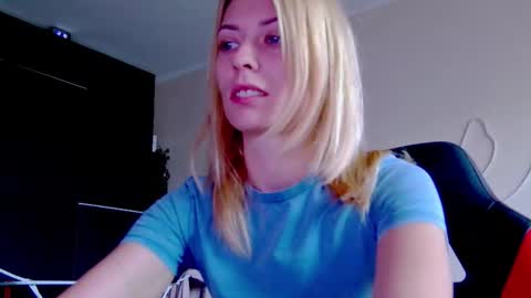 karoline121 online show from October 6, 9:18 am