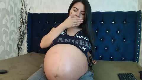 Snapshot of karolineburnx chatting on May 2, 10:26 pm Isa online show from May 2, 10:26 pm