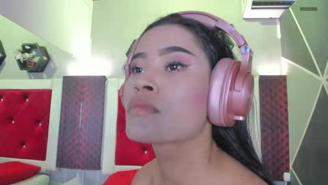 Snapshot of karoll014 chatting on April 27, 11:52 am Karol online show from April 27, 11:52 am
