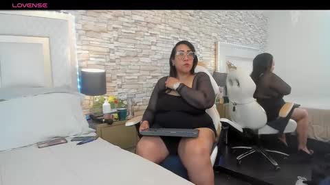 karolwestt online show from September 19, 1:45 pm