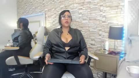 karolwestt online show from September 26, 12:53 pm