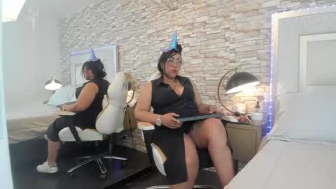 karolwestt online show from October 3, 2:03 pm