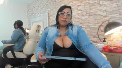 karolwestt online show from October 7, 4:04 pm