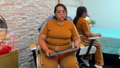 karolwestt online show from October 22, 1:44 pm