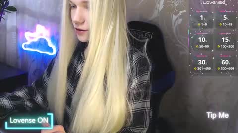 Caroline Fox online show from March 15, 8:53 am