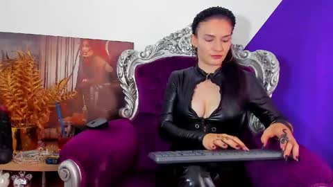 Miss K. online show from May 26, 6:42 am
