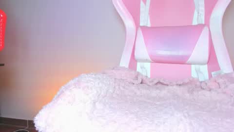 katalinaferreirax online show from December 17, 11:33 pm