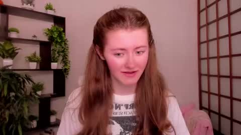 Snapshot of kate_cuddle chatting on June 25, 5:45 am Kate online show from June 25, 5:45 am