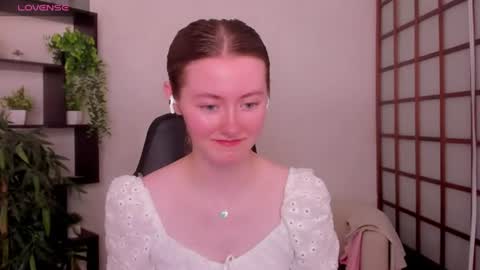 Snapshot of kate_cuddle chatting on July 2, 3:23 am Kate online show from July 2, 3:23 am