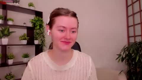 Snapshot of kate_cuddle chatting on August 4, 2:04 am Kate online show from August 4, 2:04 am