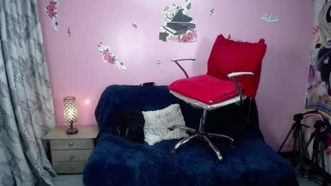 Snapshot of kate_lawrence_ chatting on December 12, 10:45 am kate_lawrence_ online show from December 12, 10:45 am