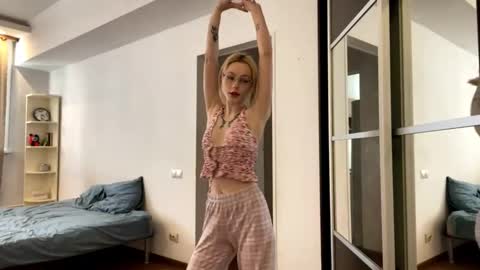Snapshot of kate_mikki chatting on March 6, 2:30 am kate_mikki online show from March 6, 2:30 am