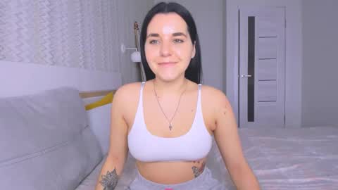 Snapshot of kate_ree_ chatting on February 5, 1:00 pm KATE online show from February 5, 1:00 pm