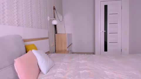 Snapshot of kate_ree_ chatting on March 11, 7:04 am KATE online show from March 11, 7:04 am