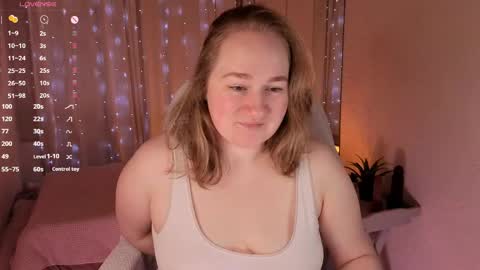 Snapshot of kate_rest chatting on April 18, 7:01 am Kate Follow me dear online show from April 18, 7:01 am