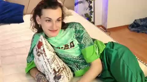 Snapshot of kate_sparkl chatting on August 2, 11:36 pm kate_sparkl online show from August 2, 11:36 pm