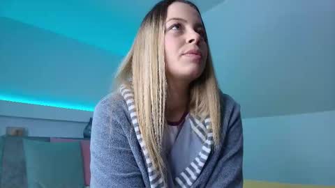 Snapshot of kateallyaa chatting on December 21, 5:03 am KateAllyaa online show from December 21, 5:03 am