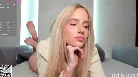 Snapshot of katebremar chatting on April 22, 9:05 pm online show from April 22, 9:05 pm