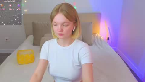 katebunnys online show from March 21, 4:39 am