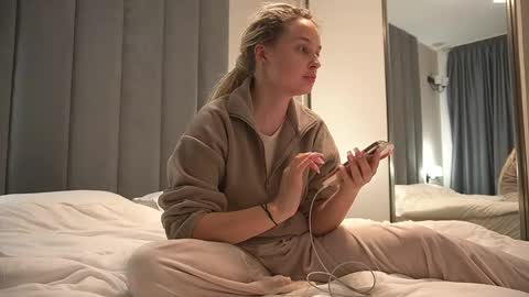 Snapshot of katedoe chatting on March 11, 1:23 pm katedoe online show from March 11, 1:23 pm