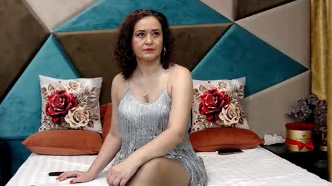 KateQueenston --  online show from December 20, 11:45 pm