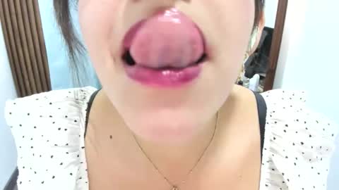 Snapshot of katerinamilf_ chatting on April 16, 10:23 pm kata online show from April 16, 10:23 pm