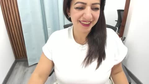Snapshot of katerinamilf_ chatting on April 20, 8:21 pm kata online show from April 20, 8:21 pm