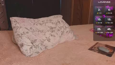 Snapshot of kateslil chatting on March 9, 3:43 am Kate online show from March 9, 3:43 am