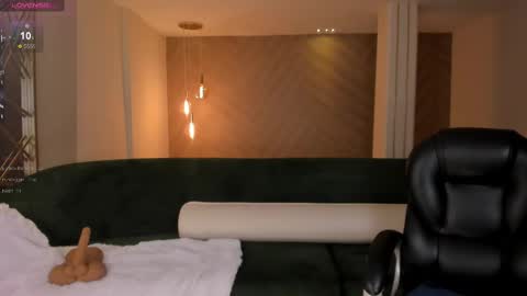 K A T E  online show from February 9, 5:33 pm