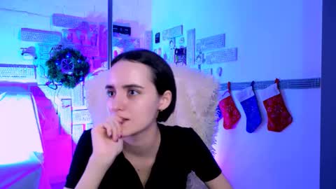 katewillows online show from January 12, 4:29 am