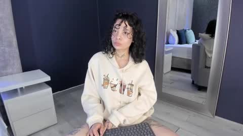 Snapshot of kathegomez_ chatting on April 19, 2:22 am KatheGomez online show from April 19, 2:22 am