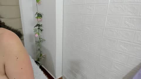 Snapshot of katherine_blair chatting on April 21, 12:11 pm katherine_blair online show from April 21, 12:11 pm