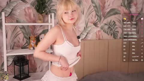 Bella online show from April 15, 6:04 pm