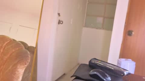 Snapshot of kathira_londres chatting on May 24, 1:05 pm Sofia online show from May 24, 1:05 pm
