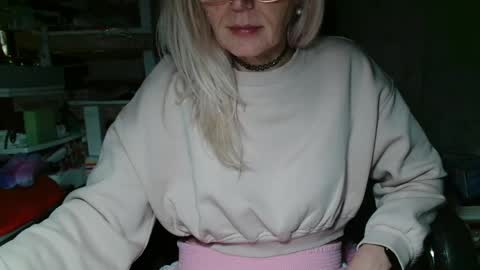 Snapshot of kathleenedwards chatting on May 21, 10:39 pm Kathleen online show from May 21, 10:39 pm