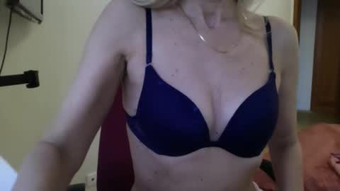 Snapshot of katia888 chatting on March 10, 2:16 pm katia888 online show from March 10, 2:16 pm