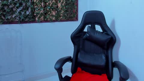 Snapshot of katiacuper chatting on December 2, 5:59 pm Katia Cuper online show from December 2, 5:59 pm