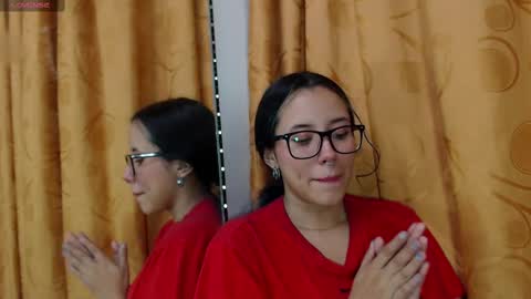 Snapshot of katiacuper chatting on February 19, 12:25 am Katia Cuper online show from February 19, 12:25 am