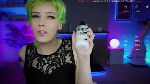 Katie online show from October 28, 8:33 pm