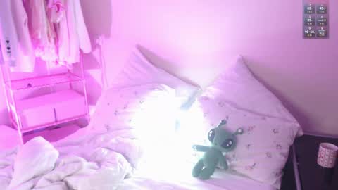Snapshot of katie_deville chatting on March 31, 12:56 am Katie Deville online show from March 31, 12:56 am
